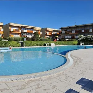 https://benacus-pool-and-garden.it-lombardy.com